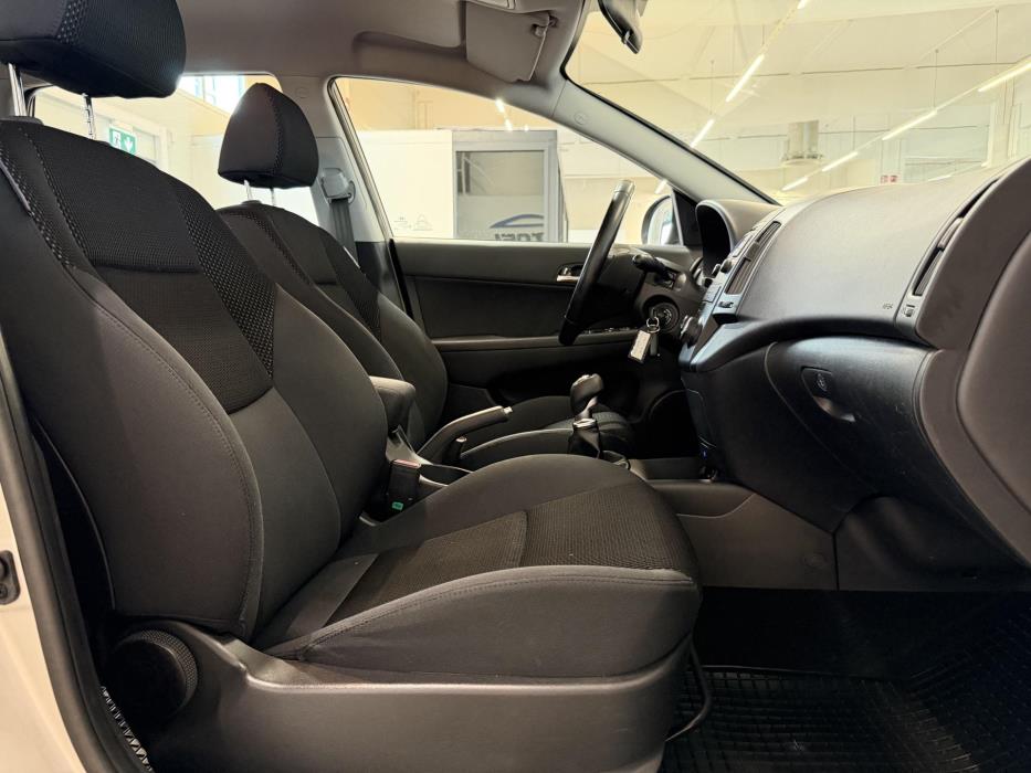 HYUNDAI i30 2011