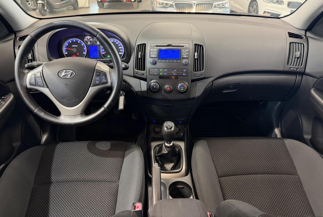 HYUNDAI i30 2011