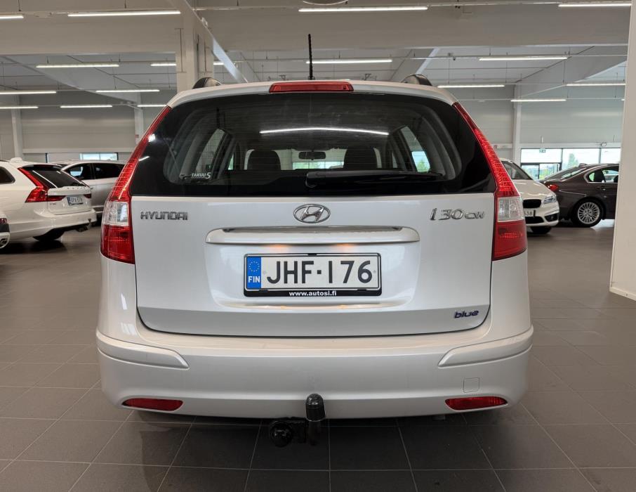 HYUNDAI i30 2011