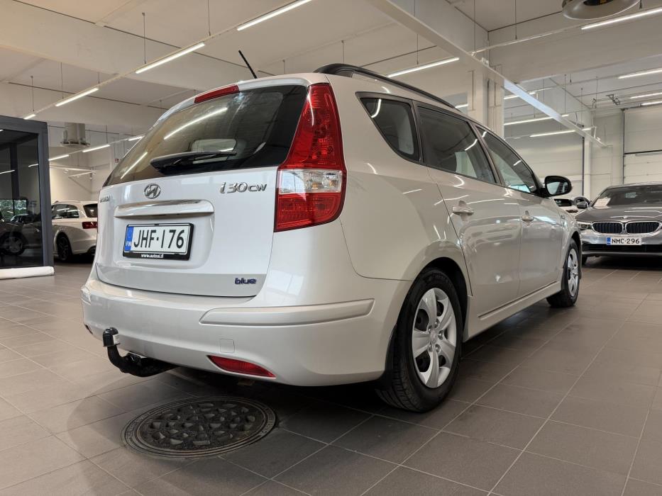 HYUNDAI i30 2011