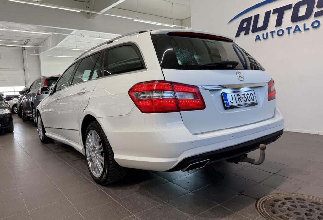 MERCEDES-BENZ E 2011