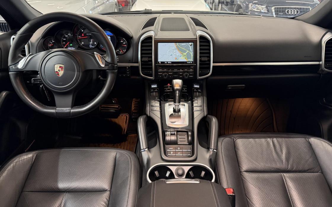 PORSCHE Cayenne 2012