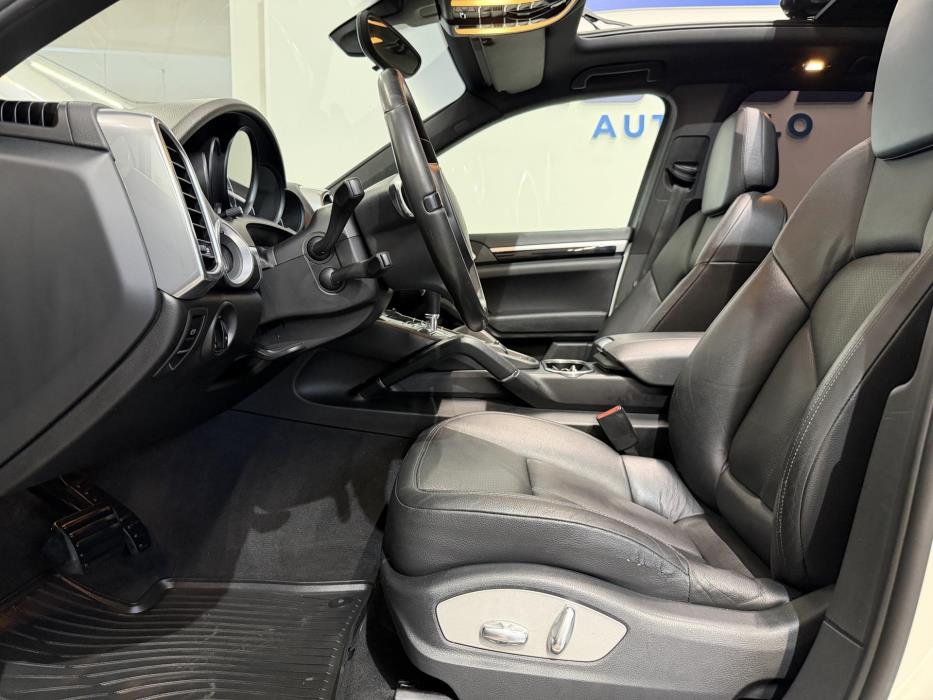 PORSCHE Cayenne 2012