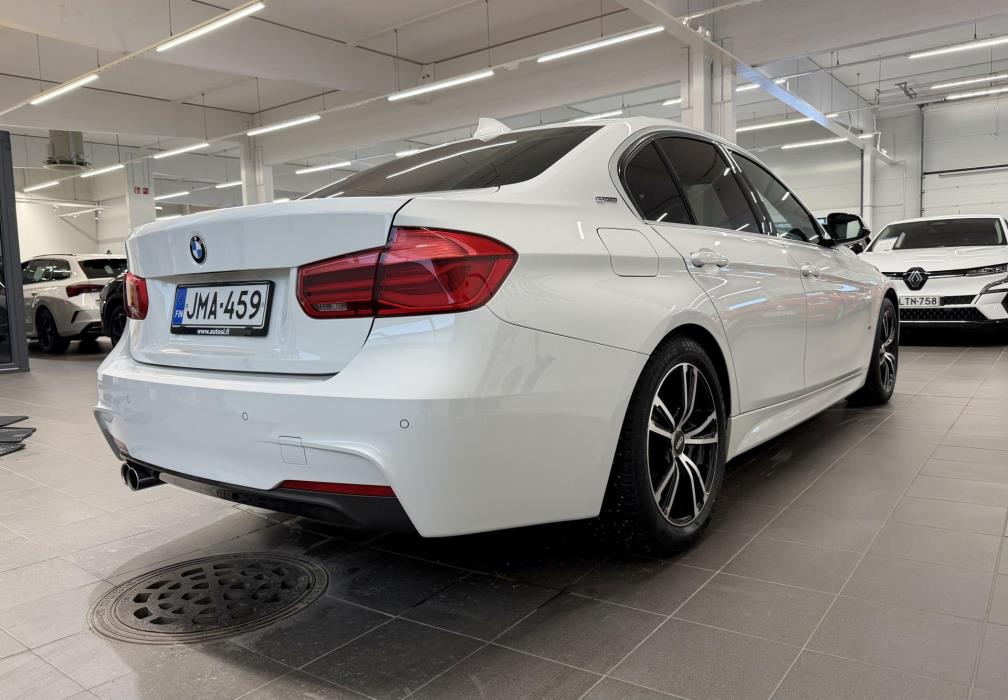 BMW 330 2017