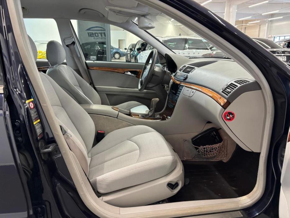 MERCEDES-BENZ E 2005