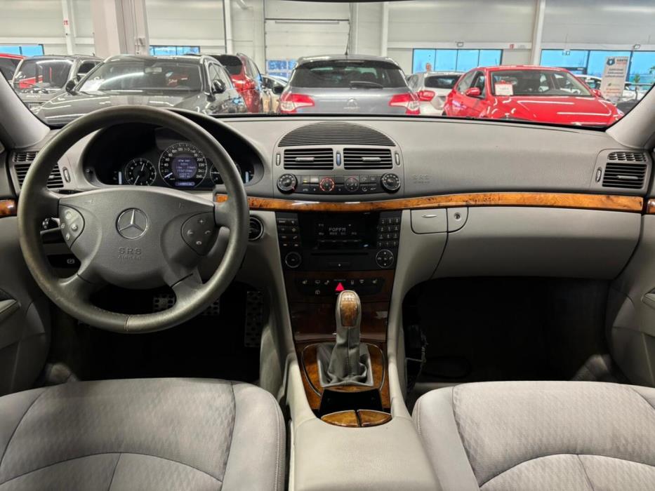 MERCEDES-BENZ E 2005