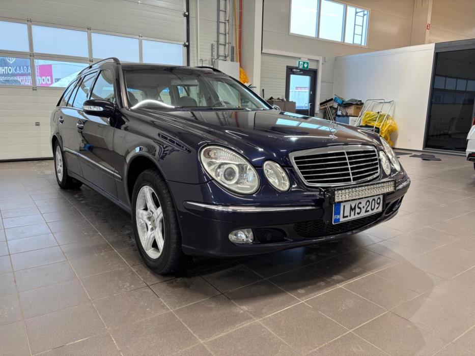 MERCEDES-BENZ E 2005