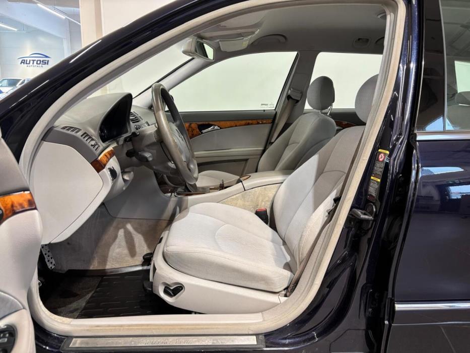 MERCEDES-BENZ E 2005