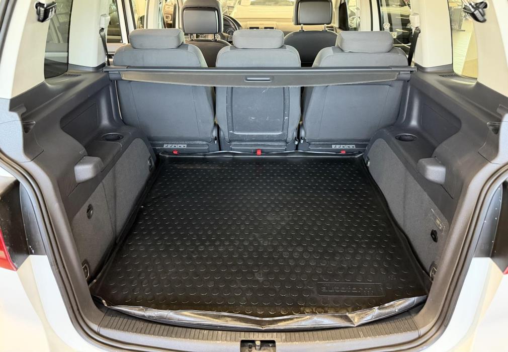 VOLKSWAGEN Touran 2014