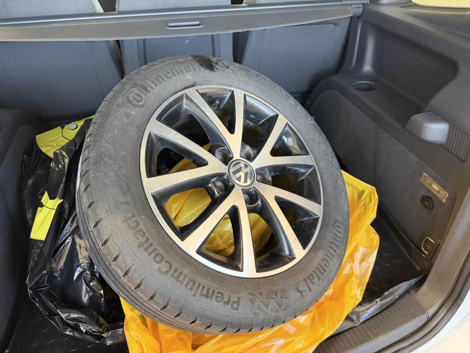 VOLKSWAGEN Touran 2014