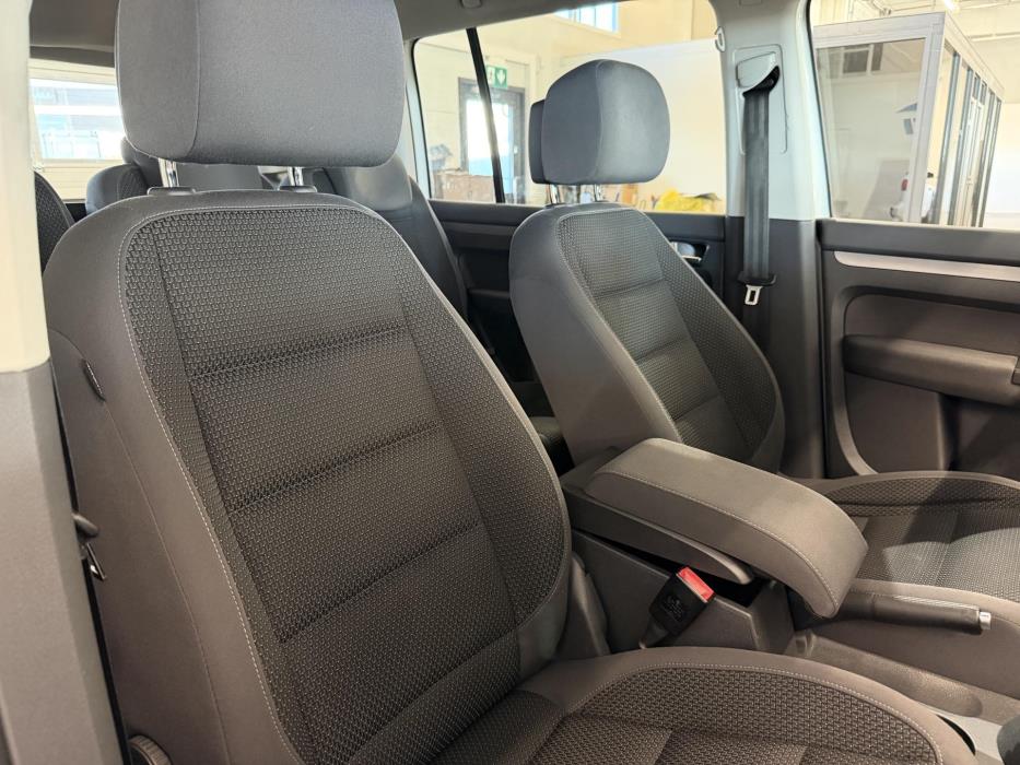 VOLKSWAGEN Touran 2014