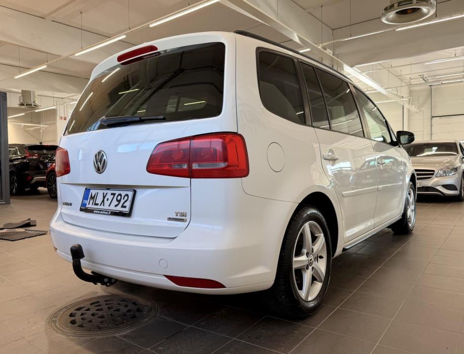 VOLKSWAGEN Touran 2014