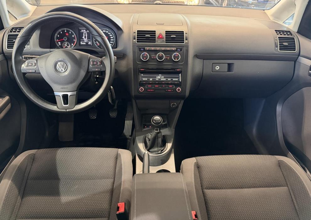 VOLKSWAGEN Touran 2014
