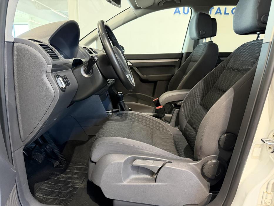 VOLKSWAGEN Touran 2014