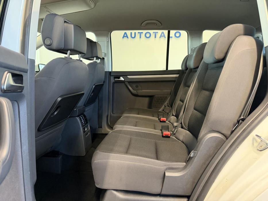 VOLKSWAGEN Touran 2014