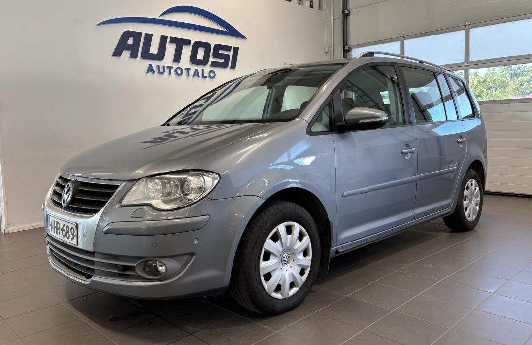 VOLKSWAGEN Touran 2010