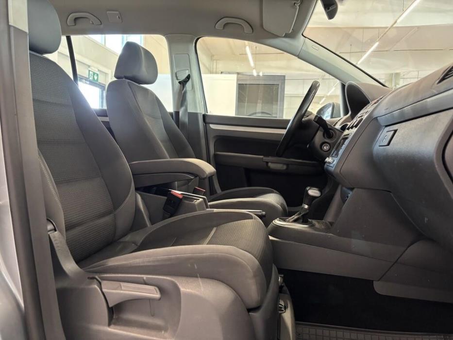 VOLKSWAGEN Touran 2010