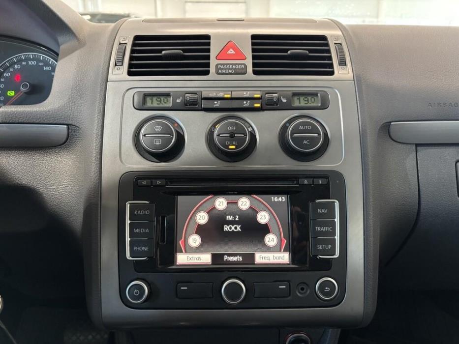 VOLKSWAGEN Touran 2010