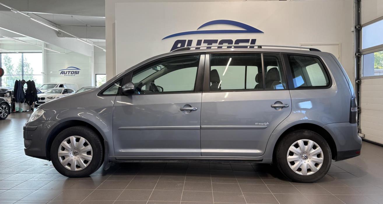 VOLKSWAGEN Touran 2010