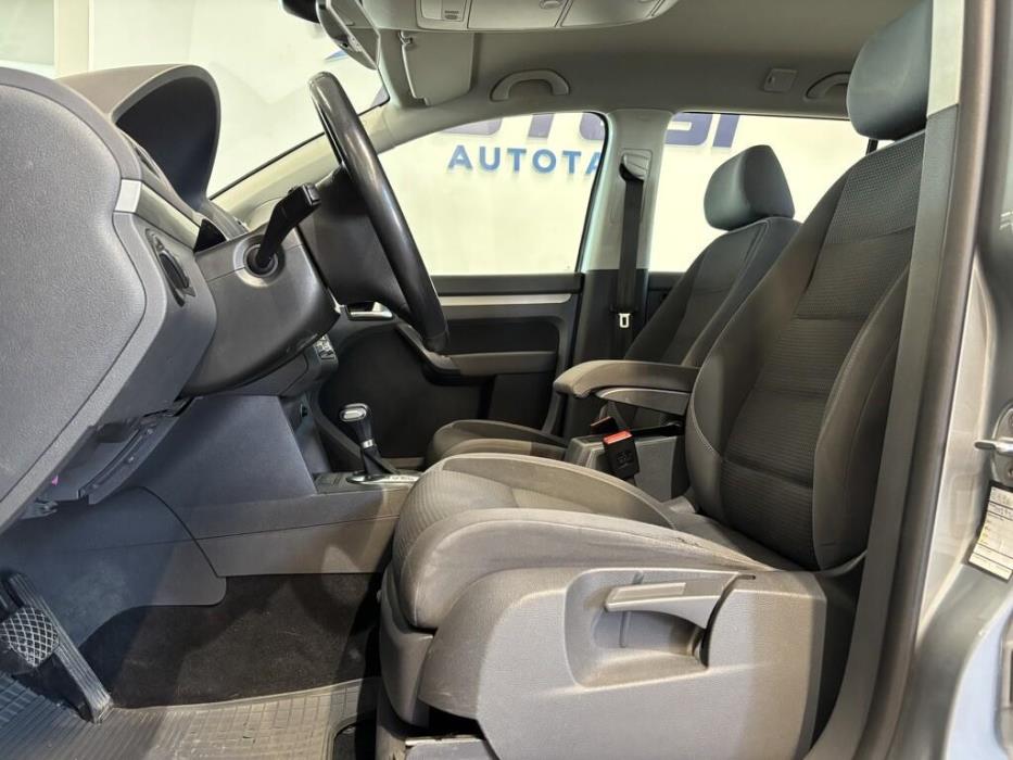 VOLKSWAGEN Touran 2010