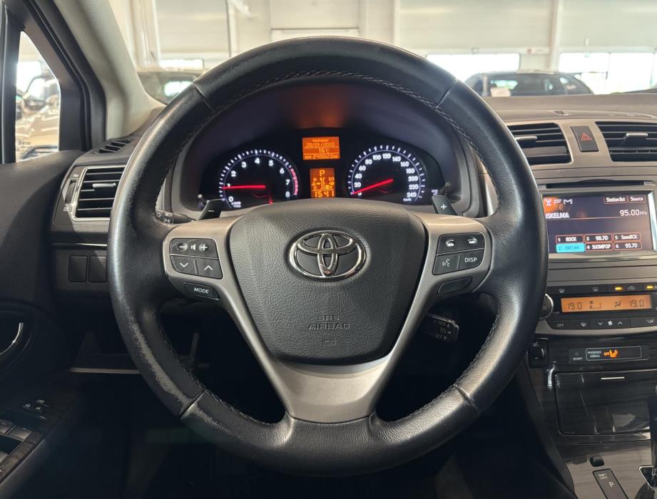TOYOTA Avensis 2012
