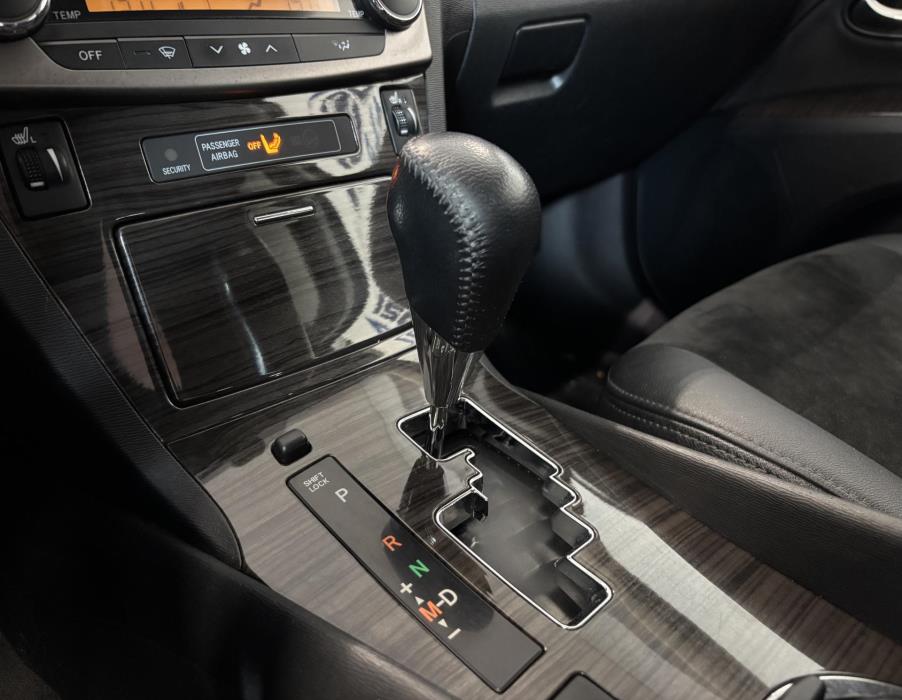 TOYOTA Avensis 2012