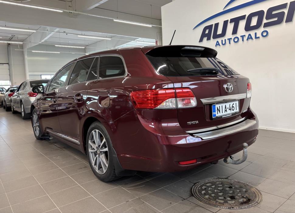 TOYOTA Avensis 2012