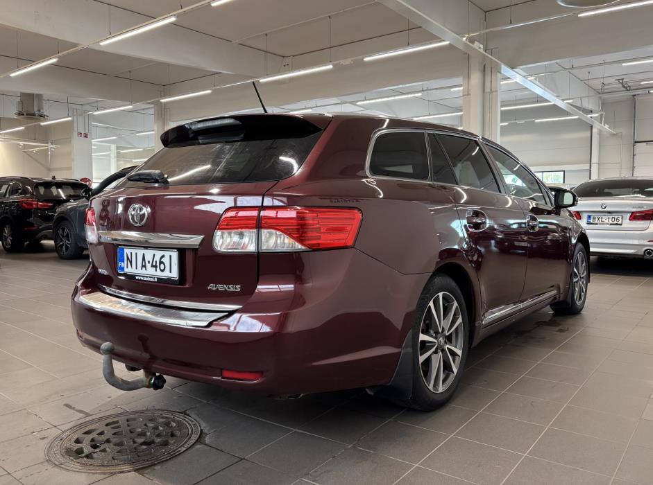 TOYOTA Avensis 2012