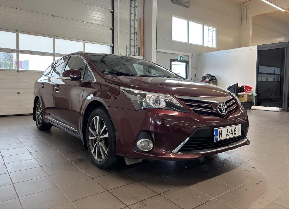 TOYOTA Avensis 2012