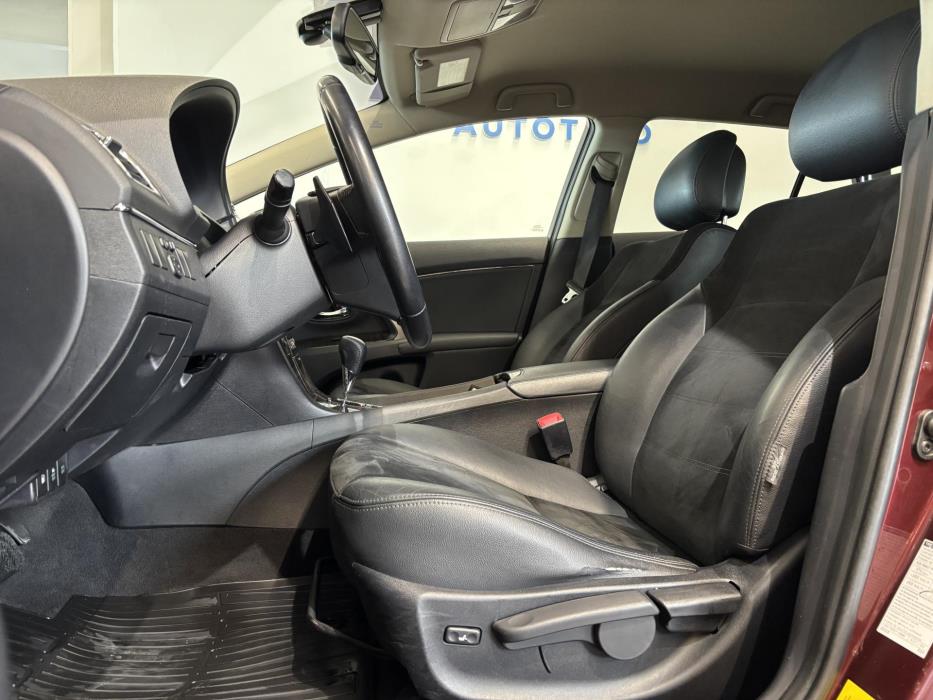 TOYOTA Avensis 2012