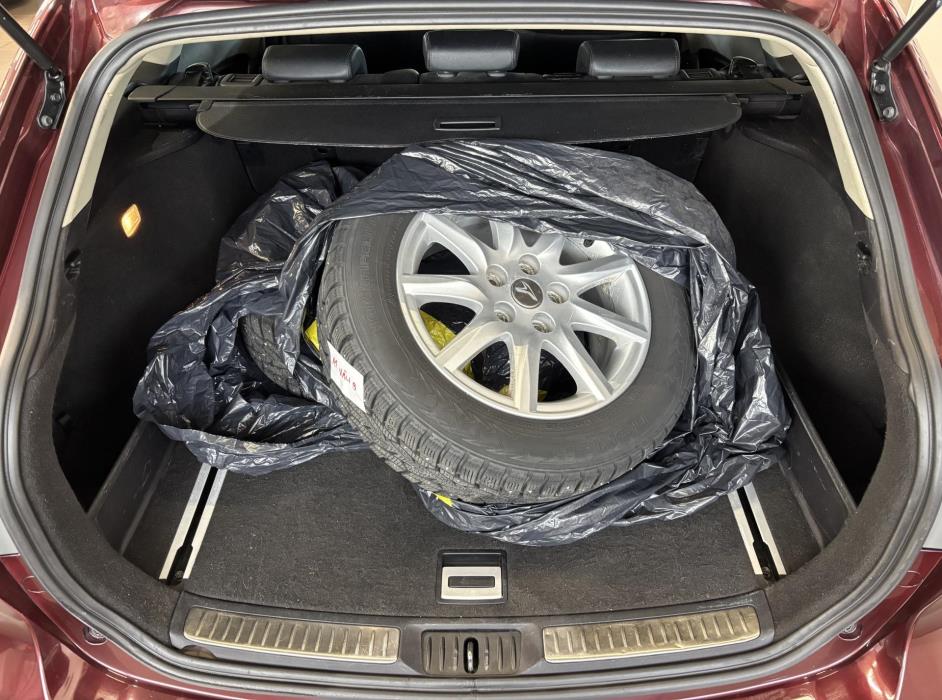 TOYOTA Avensis 2012