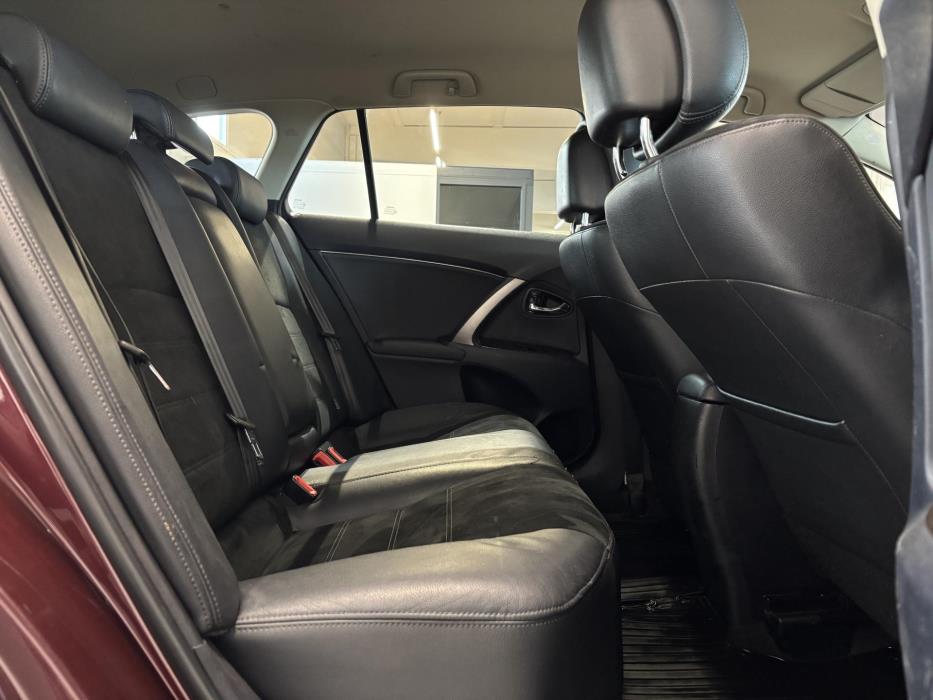 TOYOTA Avensis 2012