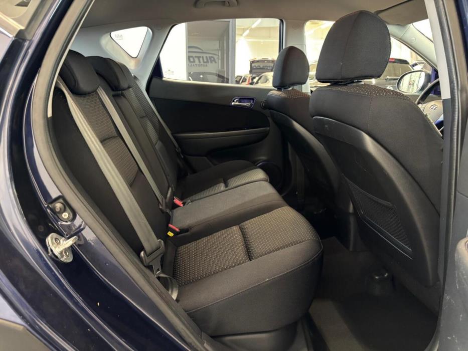 HYUNDAI i30 2010