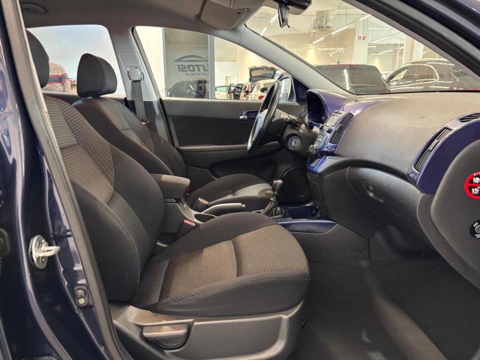 HYUNDAI i30 2010