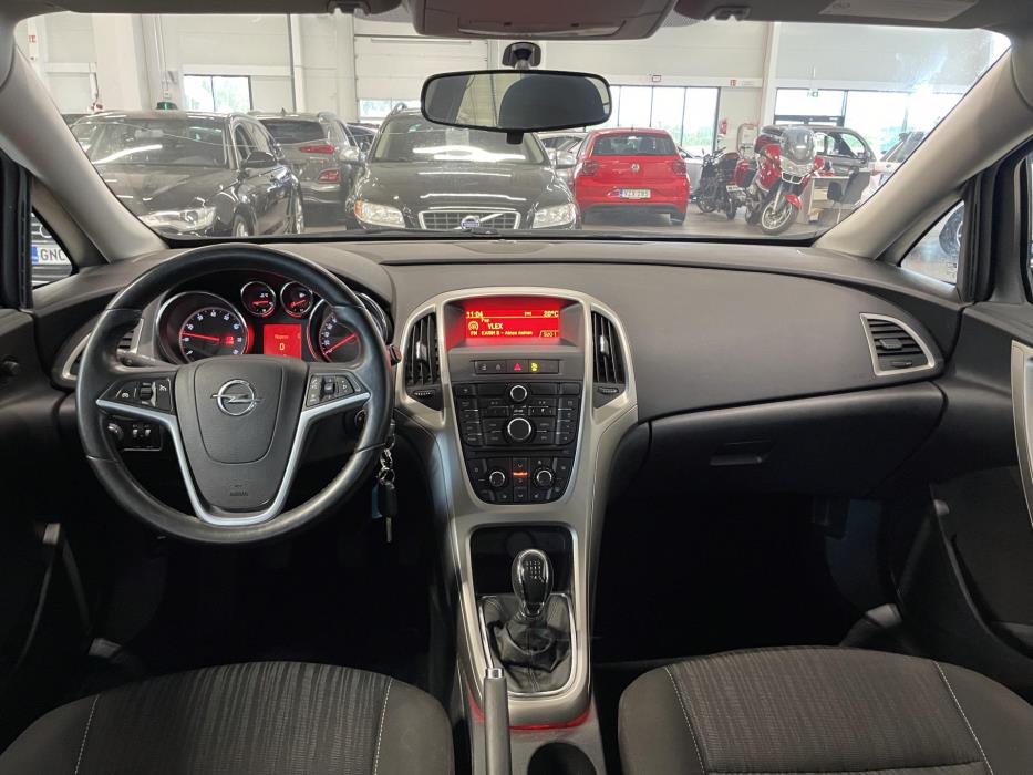 OPEL Astra 2012
