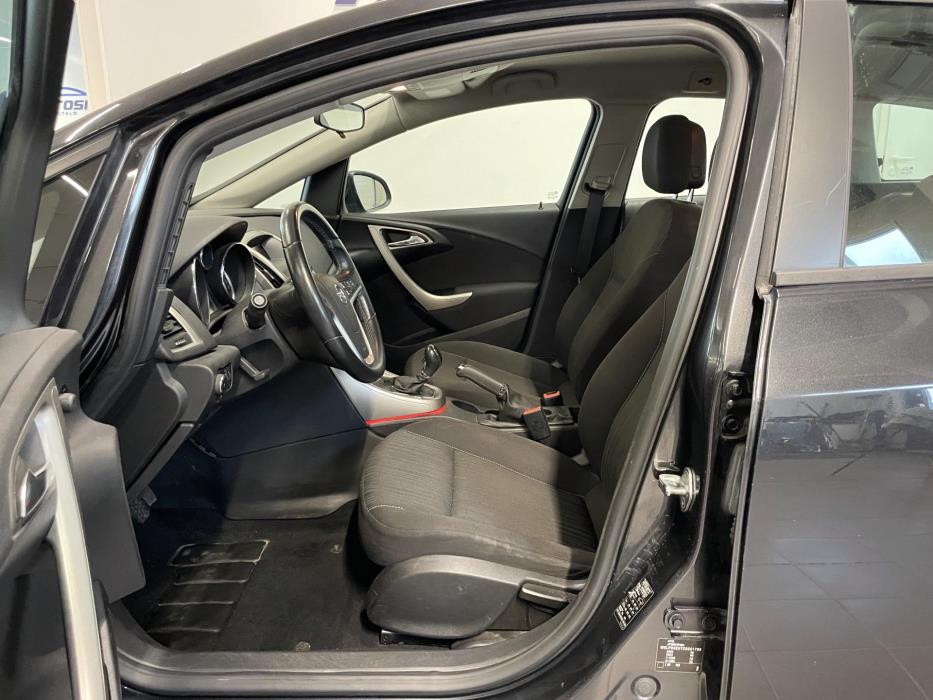OPEL Astra 2012