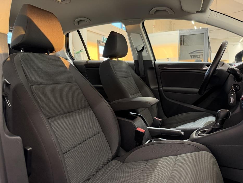 VOLKSWAGEN Golf 2012