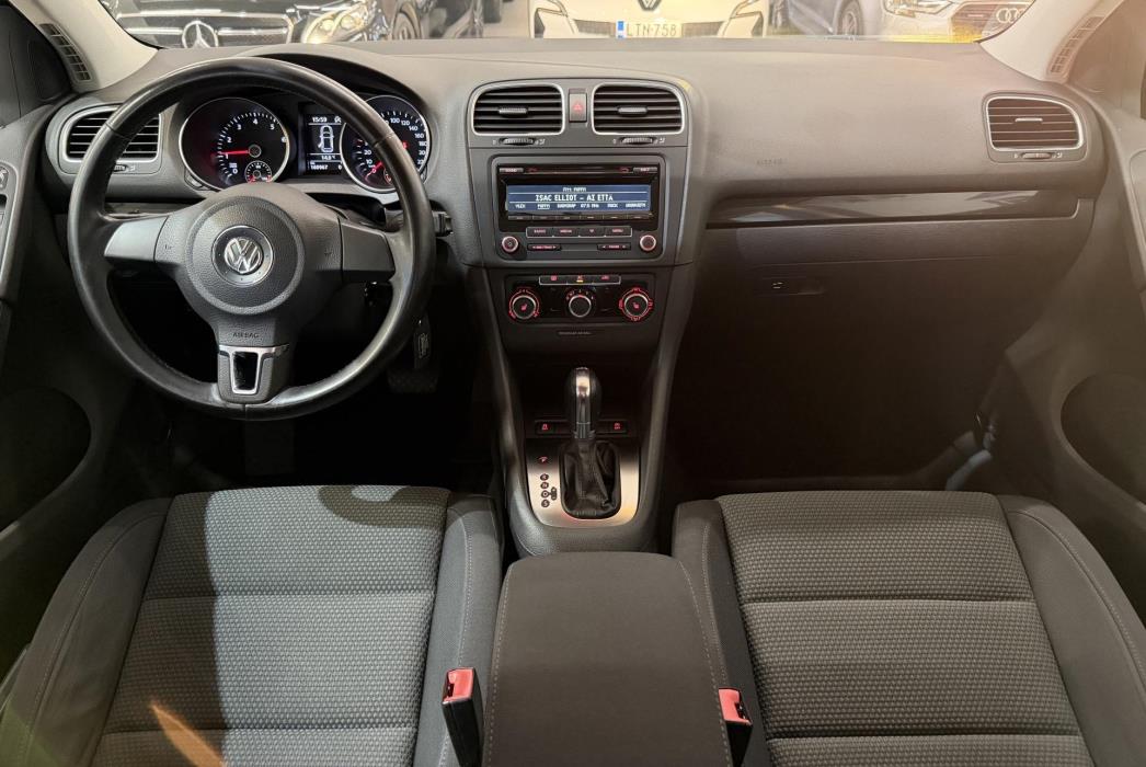 VOLKSWAGEN Golf 2012