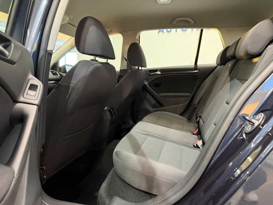 VOLKSWAGEN Golf 2012