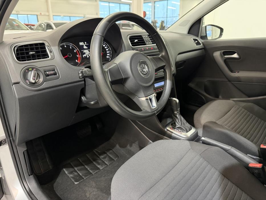 VOLKSWAGEN Polo 2014