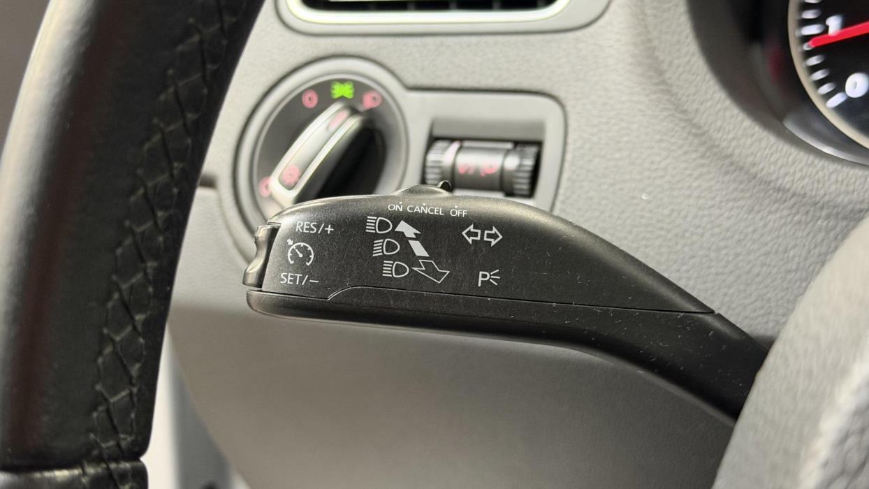 VOLKSWAGEN Polo 2014