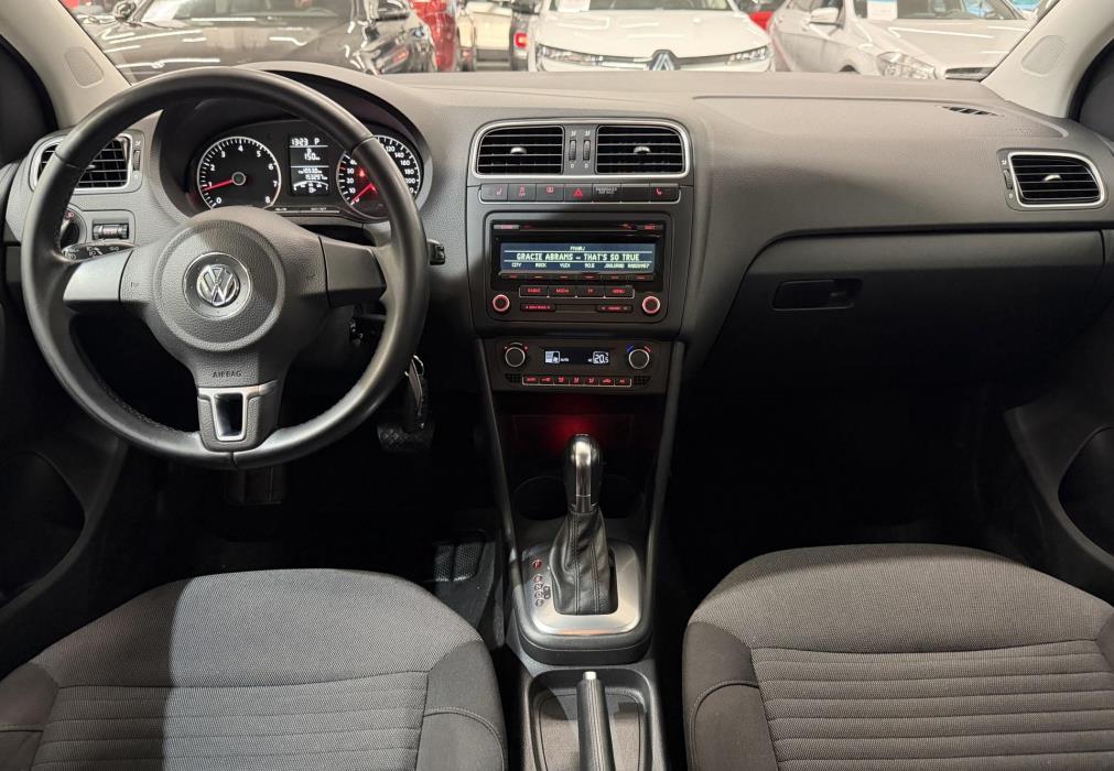 VOLKSWAGEN Polo 2014
