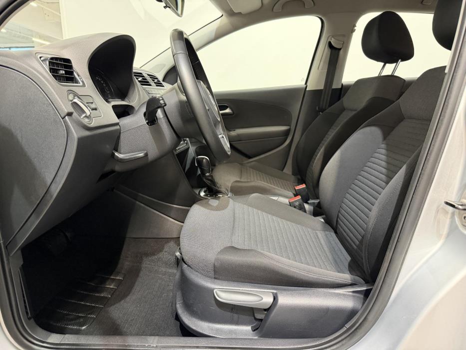 VOLKSWAGEN Polo 2014