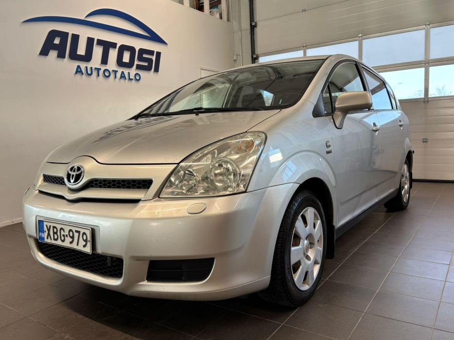 TOYOTA Corolla Verso 2004