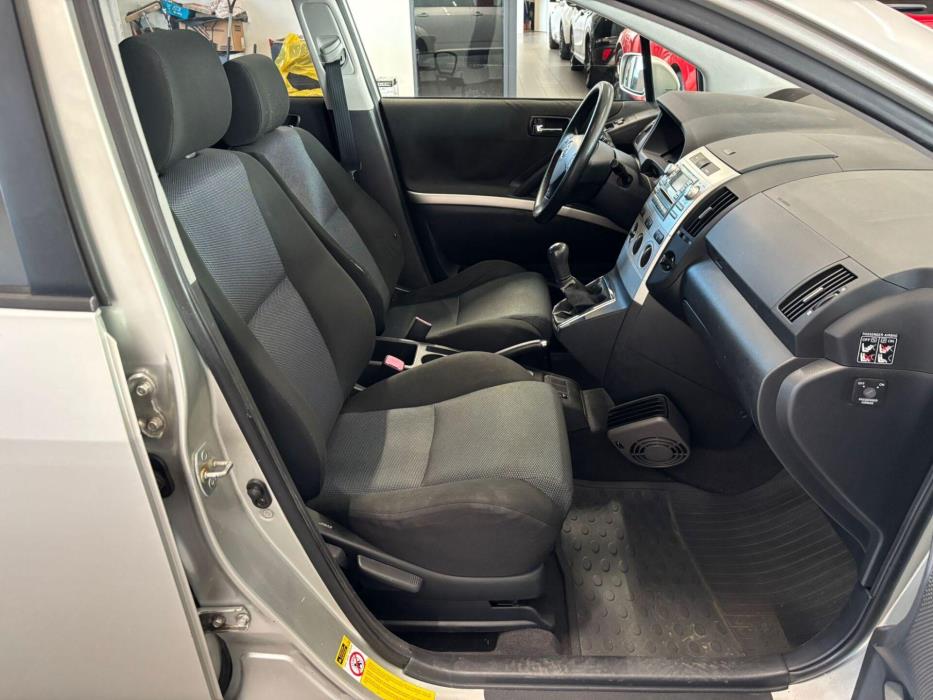 TOYOTA Corolla Verso 2004