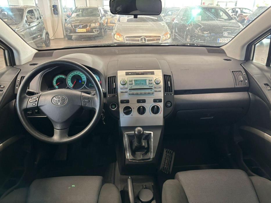 TOYOTA Corolla Verso 2004