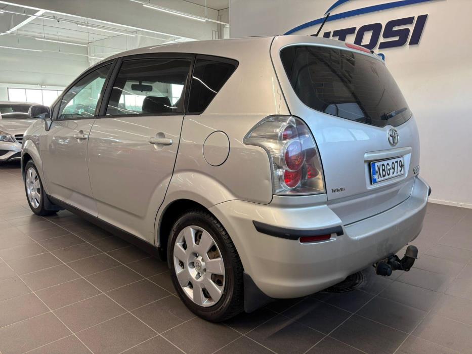 TOYOTA Corolla Verso 2004