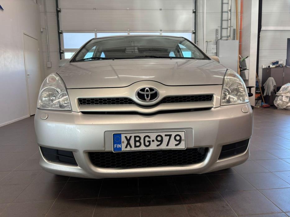 TOYOTA Corolla Verso 2004