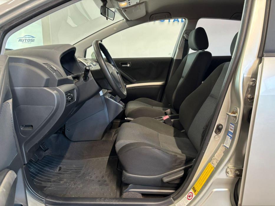 TOYOTA Corolla Verso 2004