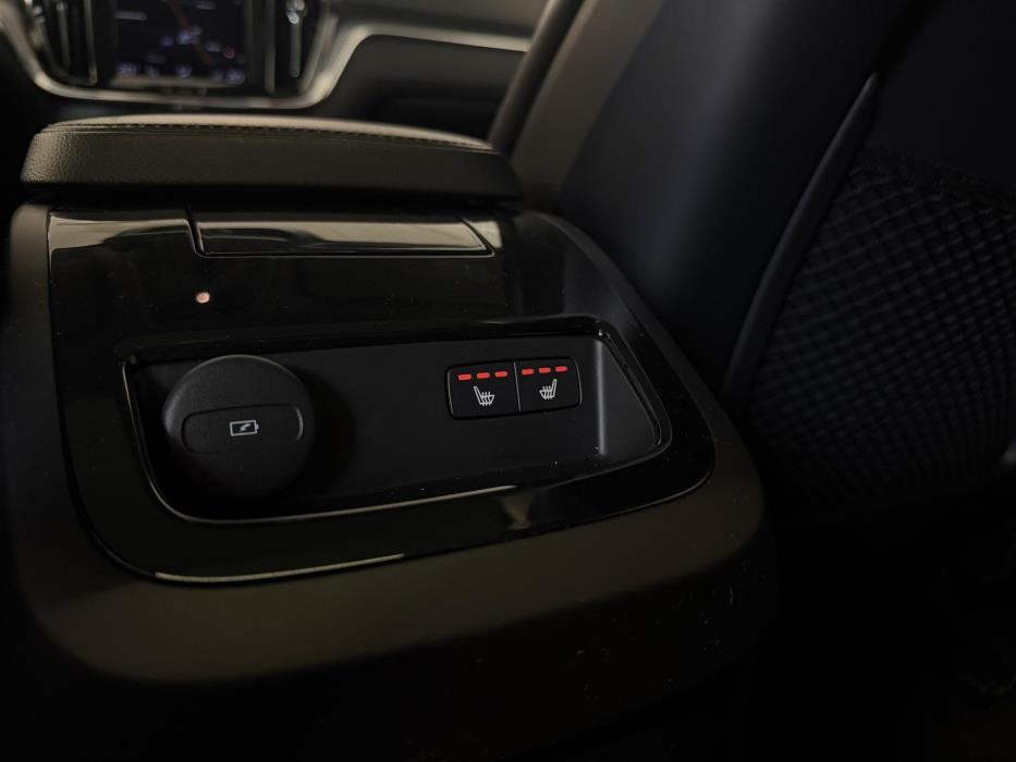 VOLVO V60 2021